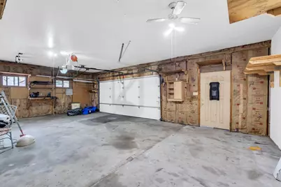 301 E 4 Mile Rd, Racine, WI 53402 - Photo 33