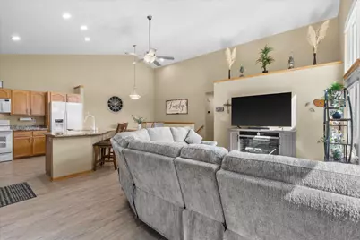 W196N11442  Shadow Wood Dr #2, Germantown, WI 53022 - Photo 9