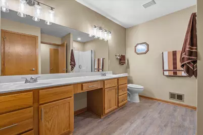 W196N11442  Shadow Wood Dr #2, Germantown, WI 53022 - Photo 13