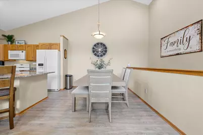 W196N11442  Shadow Wood Dr #2, Germantown, WI 53022 - Photo 5