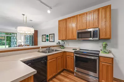 2112  Pine Ridge Ct #F, Grafton, WI 53024 - Photo 5