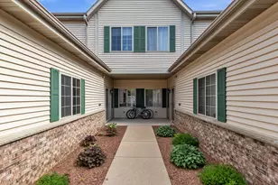 2112 Pine Ridge Ct, Grafton, WI 53024 - Photo 3