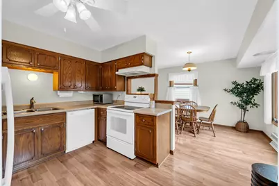 6131 S 15th Ct, Milwaukee, WI 53221 - Photo 13