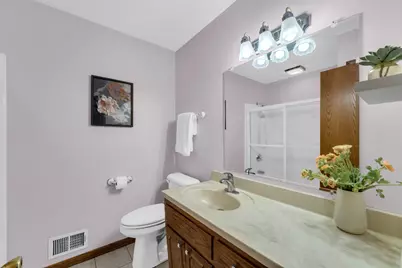 6131 S 15th Ct, Milwaukee, WI 53221 - Photo 25