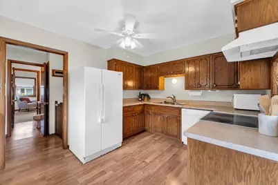 6131 S 15th Ct, Milwaukee, WI 53221 - Photo 11