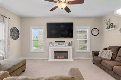 21651 N Weather Edge Cir, Lannon, WI 53046 - Photo 9