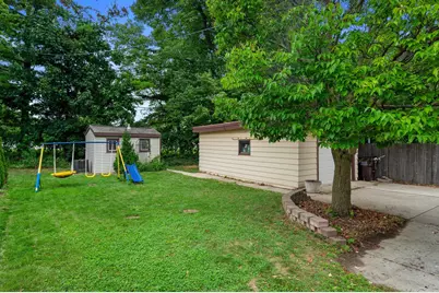 2720 E Elizabeth Ave, Saint Francis, WI 53235 - Photo 23