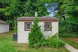 2720 E Elizabeth Ave, Saint Francis, WI 53235 - Photo 25