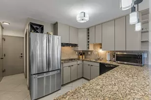 1610 N Prospect Ave, Milwaukee, WI 53202 - Photo 9