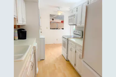 2101 W Good Hope Rd #102, Glendale, WI 53209 - Photo 9