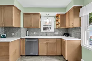 198 E Gauer Circle, Milwaukee, WI 53207 - Photo 13