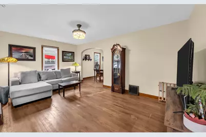 198 E Gauer Cir, Milwaukee, WI 53207 - Photo 3