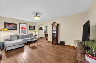 198 E Gauer Circle, Milwaukee, WI 53207 - Photo 3