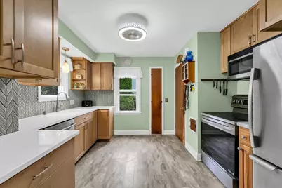 198 E Gauer Cir, Milwaukee, WI 53207 - Photo 11