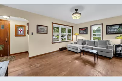 198 E Gauer Cir, Milwaukee, WI 53207 - Photo 5