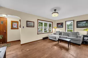 198 E Gauer Circle, Milwaukee, WI 53207 - Photo 5