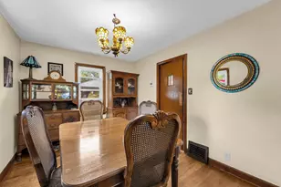 198 E Gauer Circle, Milwaukee, WI 53207 - Photo 9