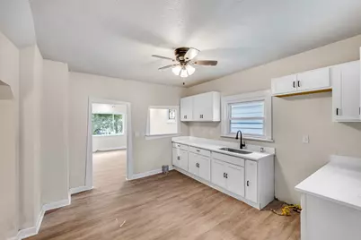 2825 S 9th St, Milwaukee, WI 53215 - Photo 7