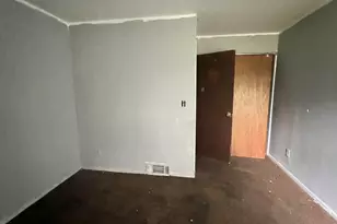 8931 N Swan Rd, Milwaukee, WI 53224 - Photo 11