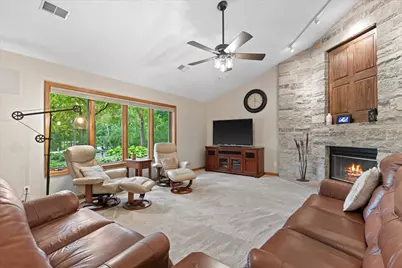 2416 N 118th St, Wauwatosa, WI 53226 - Photo 11
