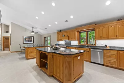 2416 N 118th St, Wauwatosa, WI 53226 - Photo 13