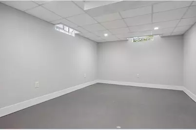 10043 N Greenview Dr, Mequon, WI 53092 - Photo 29