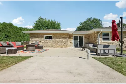 10043 N Greenview Dr, Mequon, WI 53092 - Photo 43