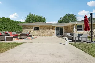 10043 N Greenview Dr, Mequon, WI 53092 - Photo 43