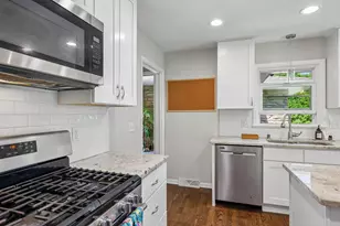 10043 N Greenview Dr, Mequon, WI 53092 - Photo 13