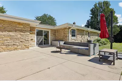 10043 N Greenview Dr, Mequon, WI 53092 - Photo 37