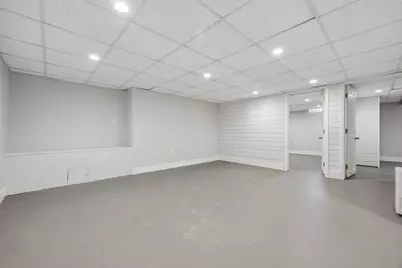 10043 N Greenview Dr, Mequon, WI 53092 - Photo 25