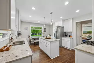 10043 N Greenview Dr, Mequon, WI 53092 - Photo 9