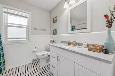 10043 N Greenview Dr, Mequon, WI 53092 - Photo 21