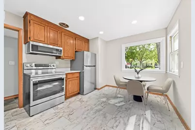 5737 N Sievers Pl, Glendale, WI 53209 - Photo 9