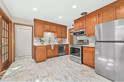 5737 N Sievers Pl, Glendale, WI 53209 - Photo 3