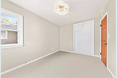 5737 N Sievers Pl, Glendale, WI 53209 - Photo 15