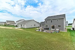 663 E Blf Cir, Racine, WI 53185 - Photo 35