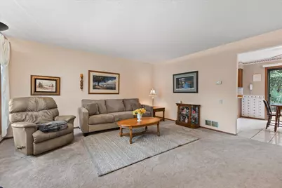 8173 S Legend Dr, Franklin, WI 53132 - Photo 5
