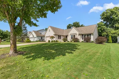 4020 W Lakeview Dr, Franklin, WI 53132 - Photo 3