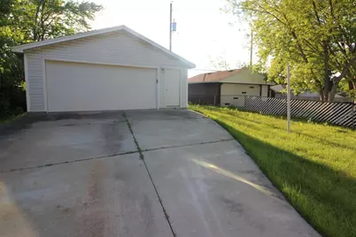 2715 S 50th St, Milwaukee, WI 53219 - Photo 13