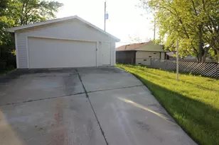 2715 S 50th St, Milwaukee, WI 53219 - Photo 13