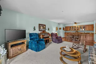 530 N Silverbrook Dr, West Bend, WI 53090 - Photo 5