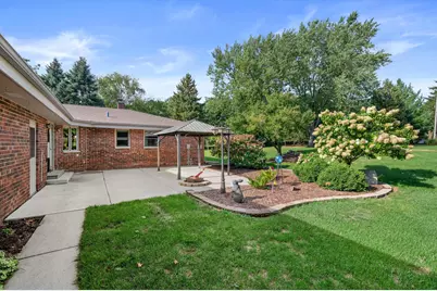 949  Hickory Hill Pkwy, Richfield, WI 53033 - Photo 7
