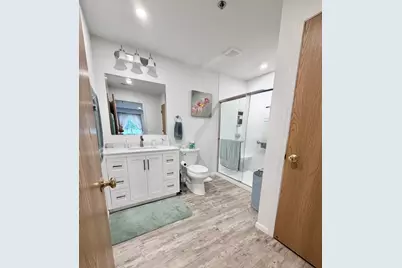 8201  Lexington Pl #7, Pleasant Prairie, WI 53158 - Photo 11