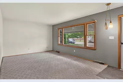 2746  Saemann Ave, Sheboygan, WI 53081 - Photo 5
