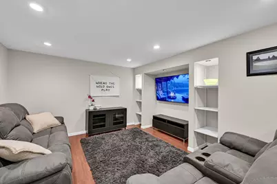 8021 W Cascade Dr, Franklin, WI 53132 - Photo 21