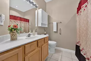 9056 W Elm Ct, Franklin, WI 53132 - Photo 11