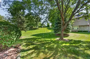 9056 W Elm Ct, Franklin, WI 53132 - Photo 19