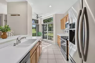 9056 W Elm Ct, Franklin, WI 53132 - Photo 5