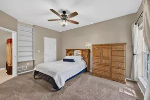 9056 W Elm Ct, Franklin, WI 53132 - Photo 9